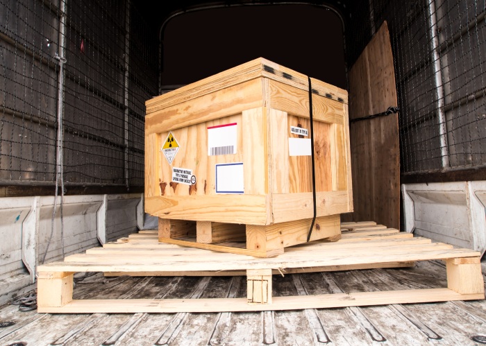 drewniane pudło transportowe